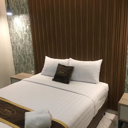 Esma Family Guesthouse Malang Buitenkant foto