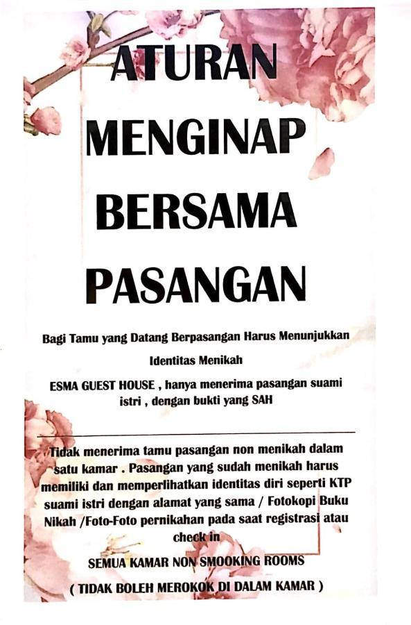 Esma Family Guesthouse Malang Buitenkant foto